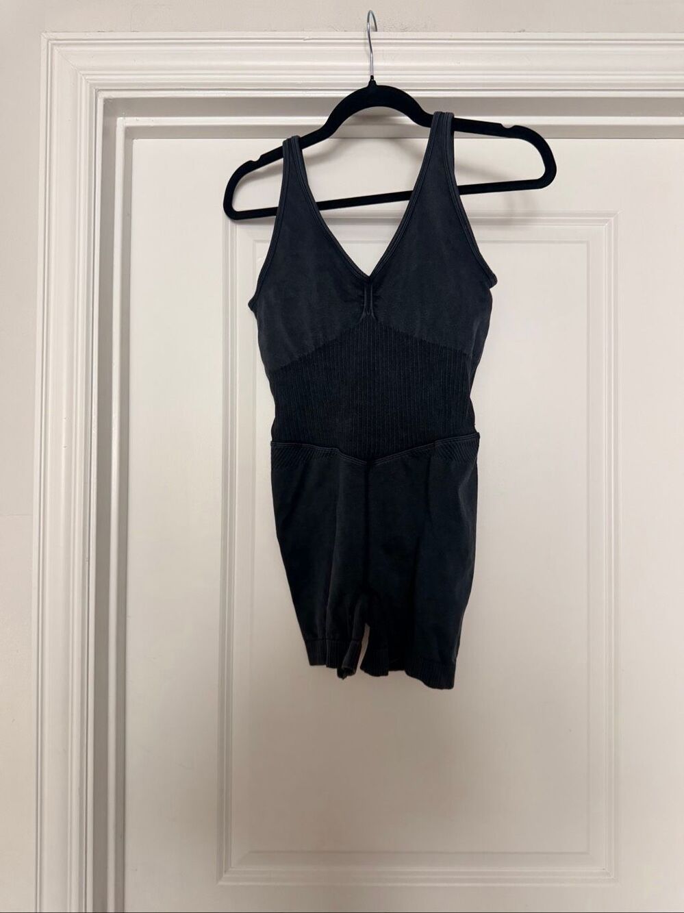 Womens Size XS Black Ribbed V-Neck Sleeveless One Size Romper